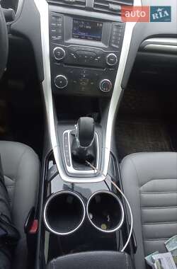 Седан Ford Fusion 2013 в 