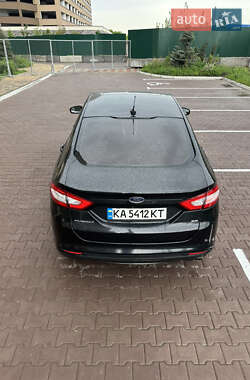 Седан Ford Fusion 2015 в 