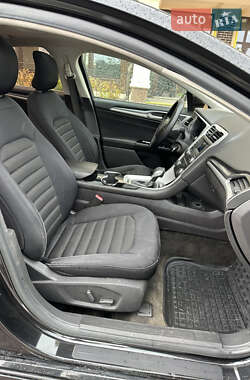 Седан Ford Fusion 2015 в 