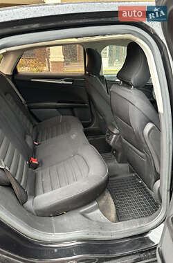 Седан Ford Fusion 2015 в 