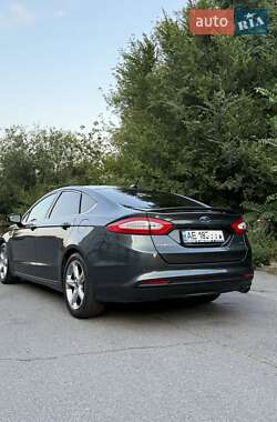Седан Ford Fusion 2015 в 