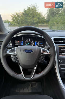 Седан Ford Fusion 2015 в 