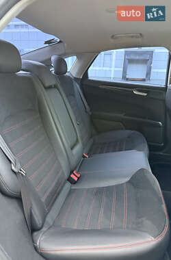 Седан Ford Fusion 2015 в 
