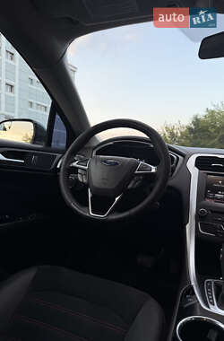 Седан Ford Fusion 2015 в 