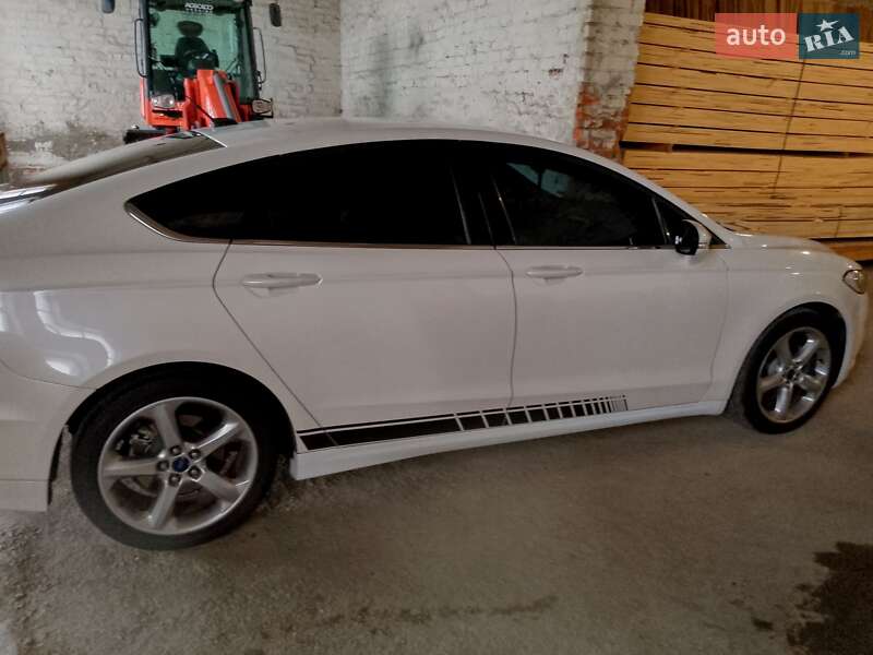 Седан Ford Fusion 2015 в Коростені