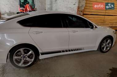 Седан Ford Fusion 2015 в 