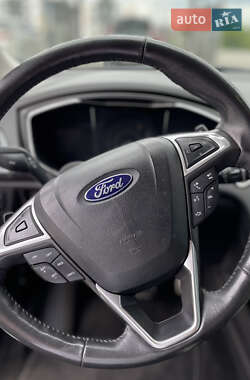 Седан Ford Fusion 2014 в 