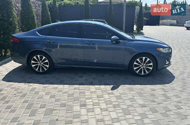 Седан Ford Fusion 2019 в 