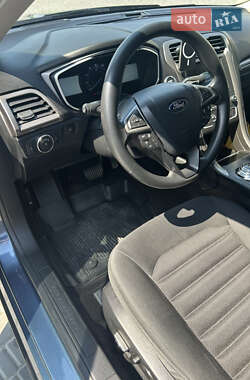 Седан Ford Fusion 2019 в 