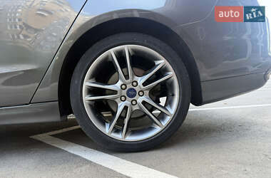 Седан Ford Fusion 2015 в 