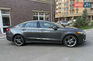 Седан Ford Fusion 2015 в 