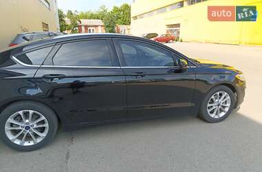 Седан Ford Fusion 2019 в 