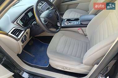 Седан Ford Fusion 2019 в 