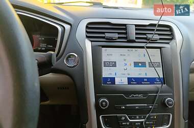 Седан Ford Fusion 2019 в 