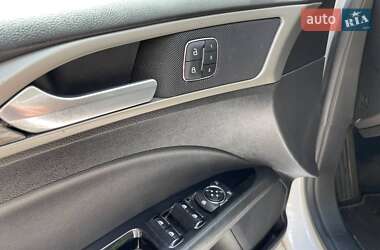 Седан Ford Fusion 2012 в 