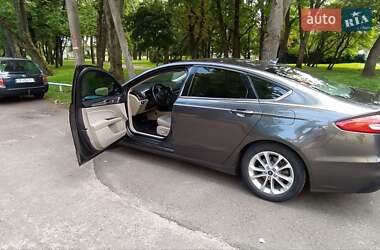 Седан Ford Fusion 2018 в 