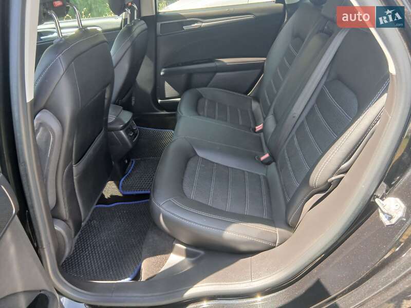 Седан Ford Fusion 2014 в 