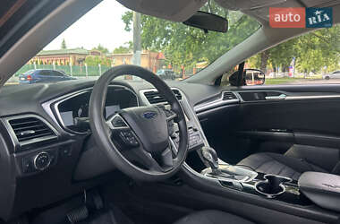 Седан Ford Fusion 2016 в 