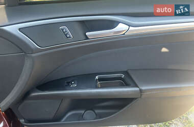 Седан Ford Fusion 2016 в 