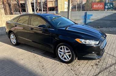 Седан Ford Fusion 2015 в Чернівцях