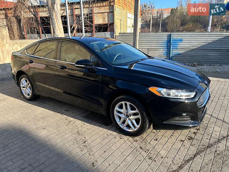 Седан Ford Fusion 2015 в 