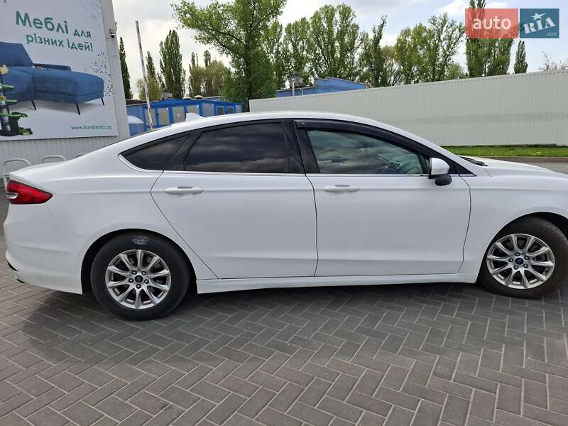 Седан Ford Fusion 2016 в Кременчуці