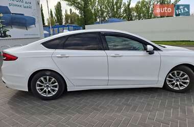 Седан Ford Fusion 2016 в 