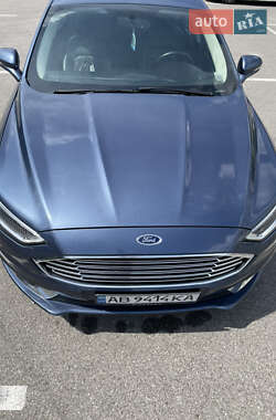 Седан Ford Fusion 2017 в 