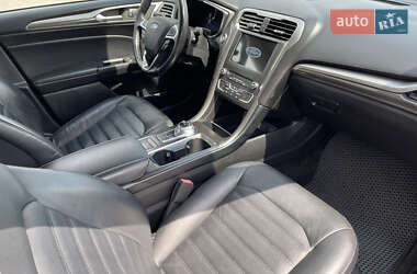 Седан Ford Fusion 2017 в 