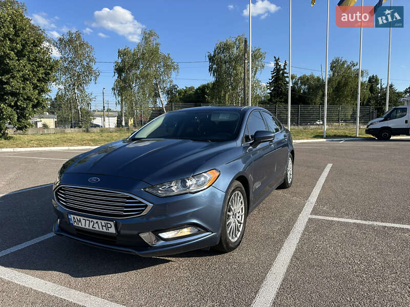 Седан Ford Fusion 2017 в 