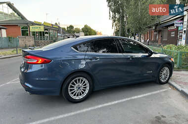 Седан Ford Fusion 2017 в 