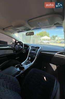 Седан Ford Fusion 2015 в 