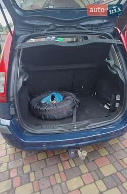 Хэтчбек Ford Fusion 2010 в 