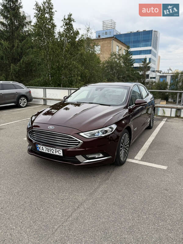 Седан Ford Fusion 2016 в 