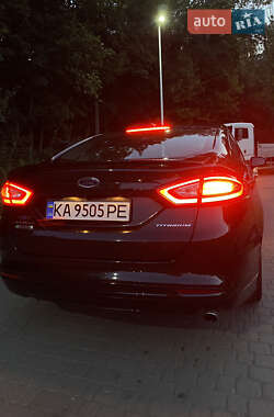 Седан Ford Fusion 2013 в 