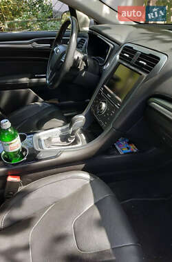 Седан Ford Fusion 2015 в 