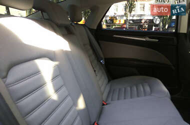 Седан Ford Fusion 2015 в 