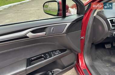 Седан Ford Fusion 2015 в 
