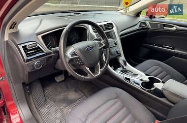 Седан Ford Fusion 2015 в 