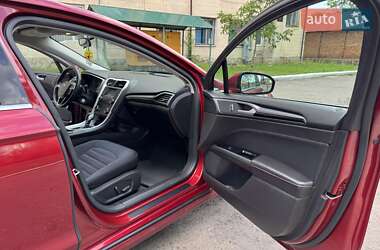 Седан Ford Fusion 2015 в 
