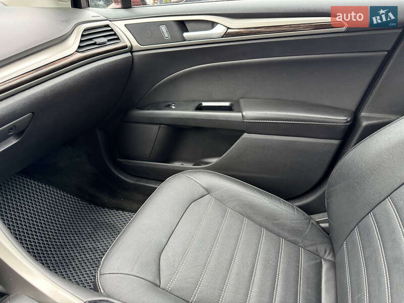 Седан Ford Fusion 2015 в Дрогобичі