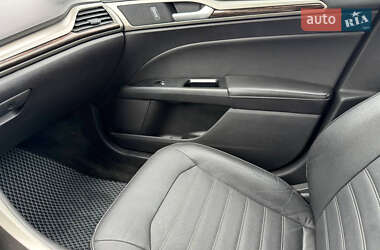 Седан Ford Fusion 2015 в 
