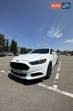 Седан Ford Fusion 2015 в 