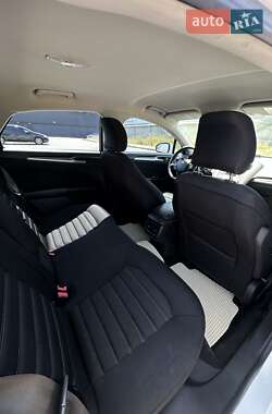 Седан Ford Fusion 2015 в 