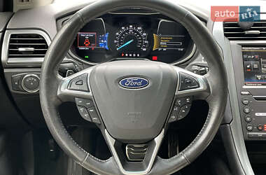 Седан Ford Fusion 2016 в 