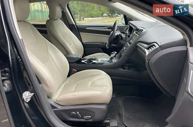 Седан Ford Fusion 2016 в 