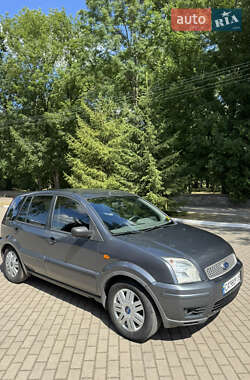 Хэтчбек Ford Fusion 2003 в 