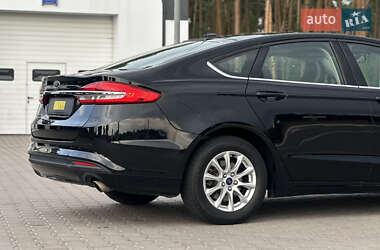 Седан Ford Fusion 2017 в 