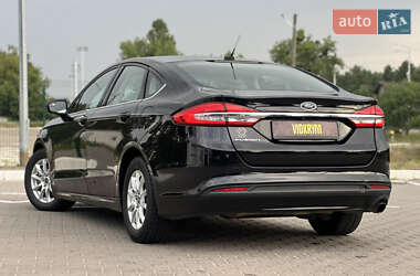 Седан Ford Fusion 2017 в 