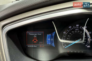 Седан Ford Fusion 2015 в 